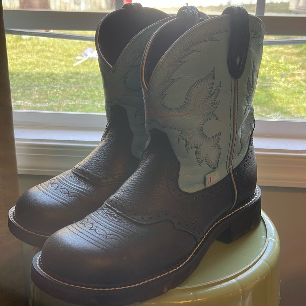 Size 10 woman’s boots